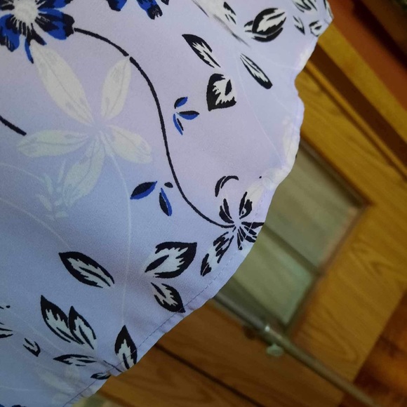 Ivanka Trump Floral top - Picture 5 of 7